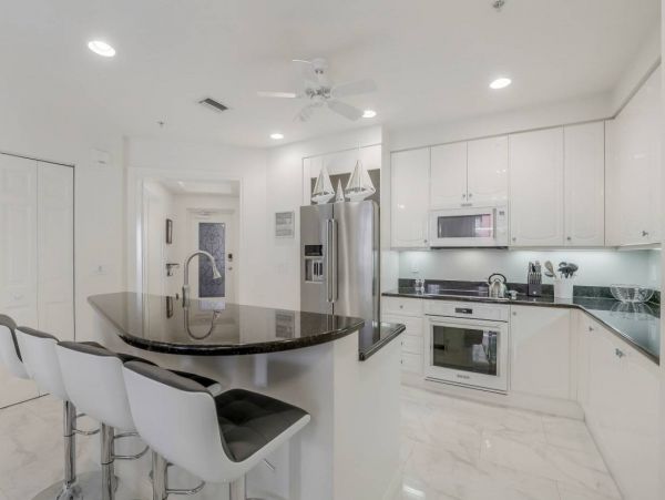 Marco Island 2 Bedroom Condo with Balcony Sleeps 6