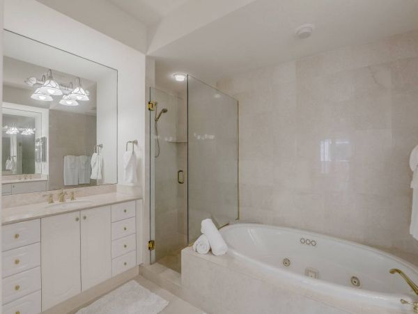 Marco Island 2 Bedroom Condo with Balcony Sleeps 6