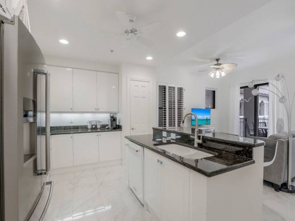 Marco Island 2 Bedroom Condo with Balcony Sleeps 6