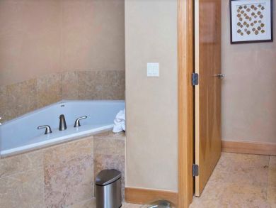Arrowhead Condo 910116