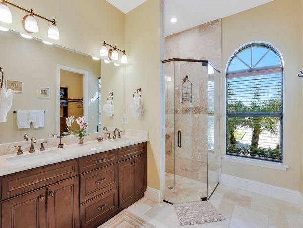 Stylish Comfort Throughout this Marco Pool Villa 3 Bedrooms