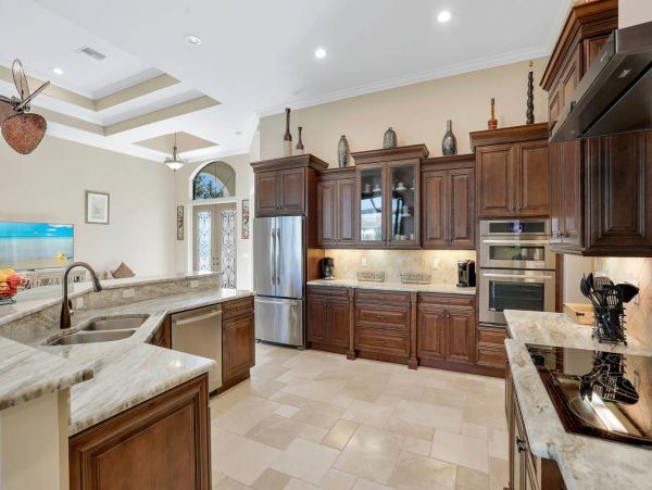 Stylish Comfort Throughout this Marco Pool Villa 3 Bedrooms