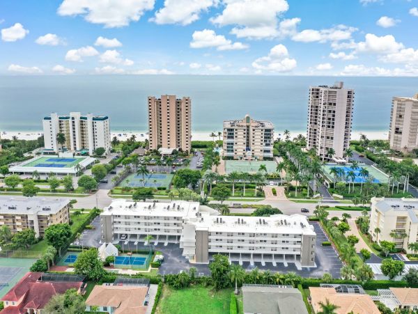 Marco Island Vacation Condo One Bedroom Walk to Beach