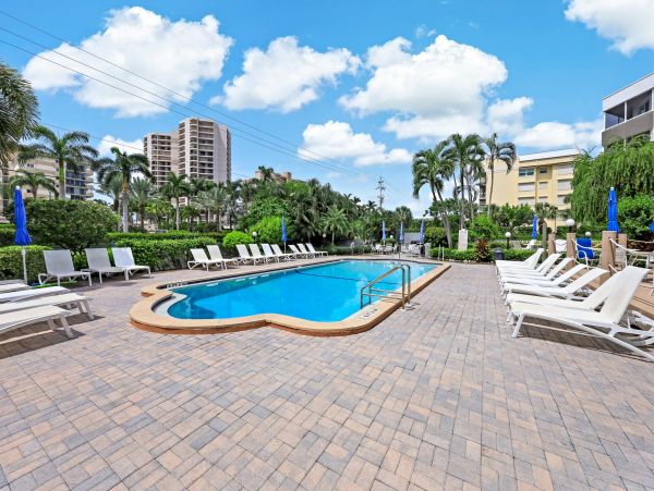 Marco Island Vacation Condo One Bedroom Walk to Beach