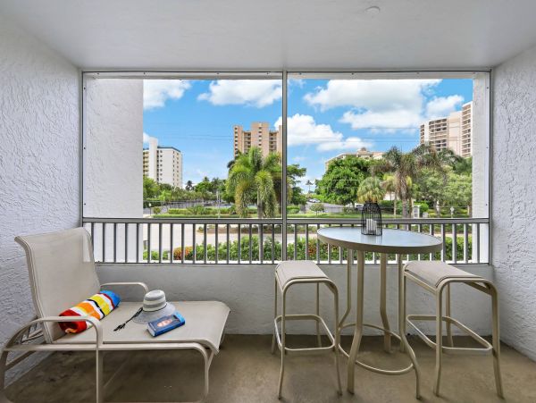 Marco Island Vacation Condo One Bedroom Walk to Beach
