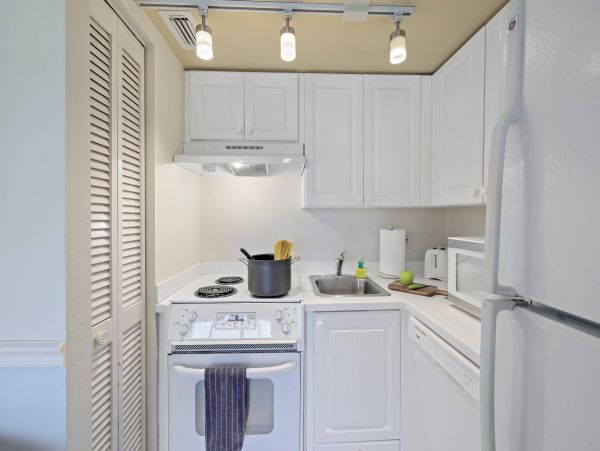 Marco Island Vacation Condo One Bedroom Walk to Beach