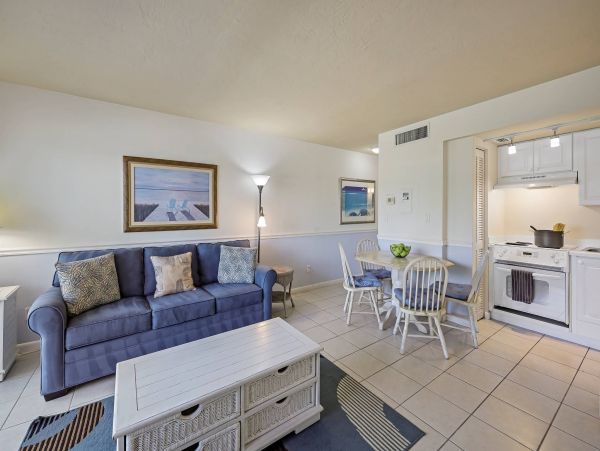 Marco Island Vacation Condo One Bedroom Walk to Beach