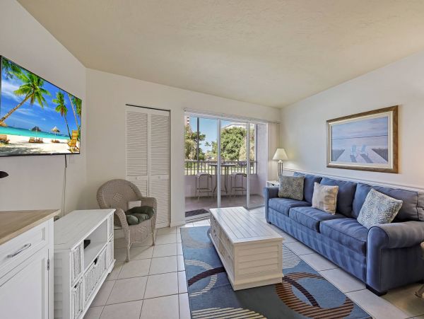 Marco Island Vacation Condo One Bedroom Walk to Beach
