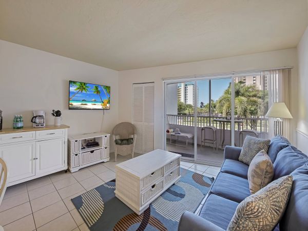 Marco Island Vacation Condo One Bedroom Walk to Beach
