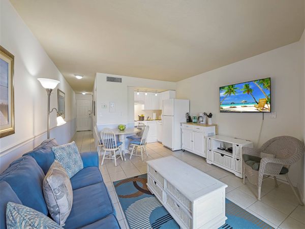 Marco Island Vacation Condo One Bedroom Walk to Beach