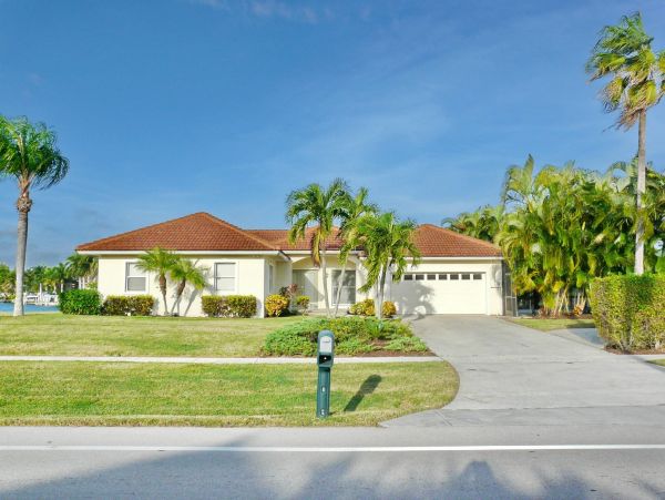 Marco Island Short Walk To Beach  Pool & Boat Dock