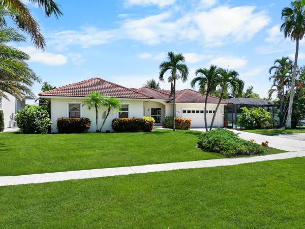 Marco Island Short Walk To Beach  Pool & Boat Dock
