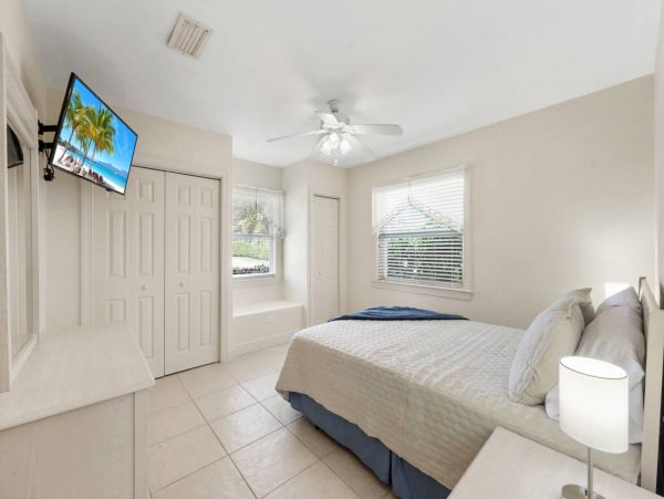 Marco Island Short Walk To Beach  Pool & Boat Dock