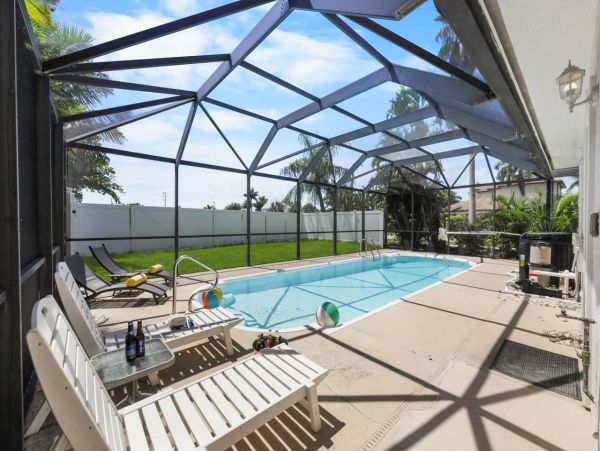 Marco Island Short Walk To Beach  Pool & Boat Dock