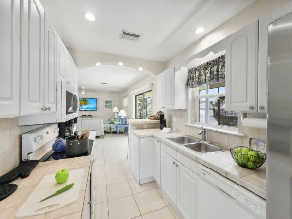 Marco Island Short Walk To Beach  Pool & Boat Dock