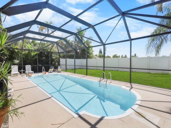 Marco Island Short Walk To Beach  Pool & Boat Dock