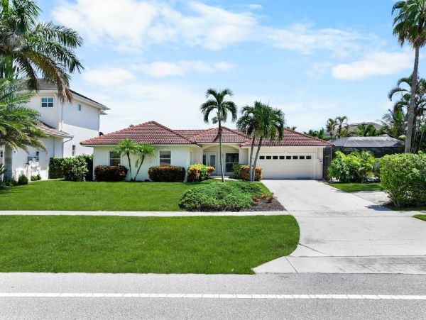 Marco Island Short Walk To Beach  Pool & Boat Dock