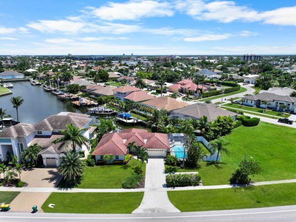 Marco Island Short Walk To Beach  Pool & Boat Dock