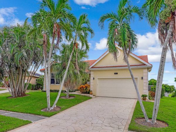 Maco Island Vacation Pool Home Sleeps 8 Guests Canal View