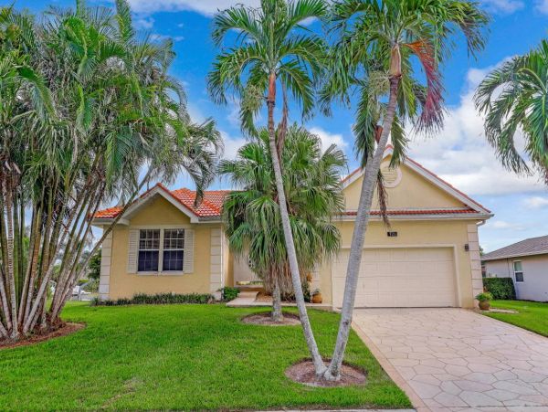Maco Island Vacation Pool Home Sleeps 8 Guests Canal View