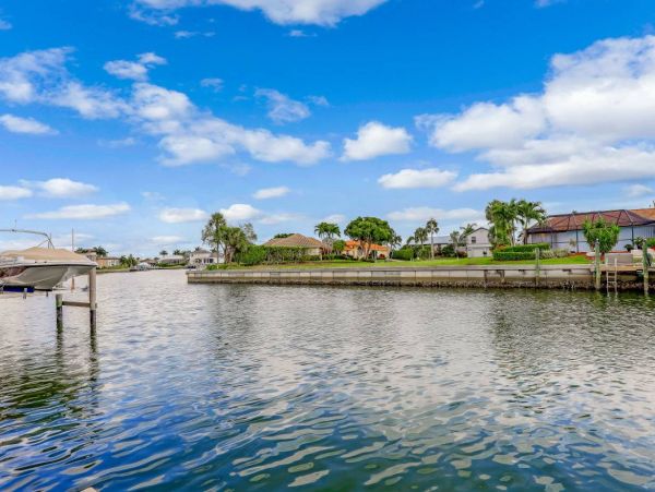 Maco Island Vacation Pool Home Sleeps 8 Guests Canal View