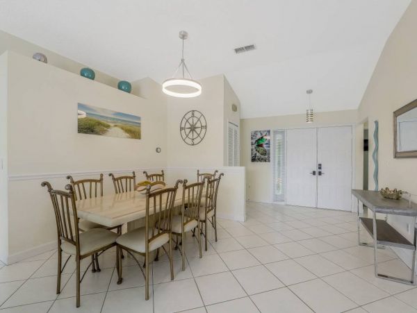Maco Island Vacation Pool Home Sleeps 8 Guests Canal View
