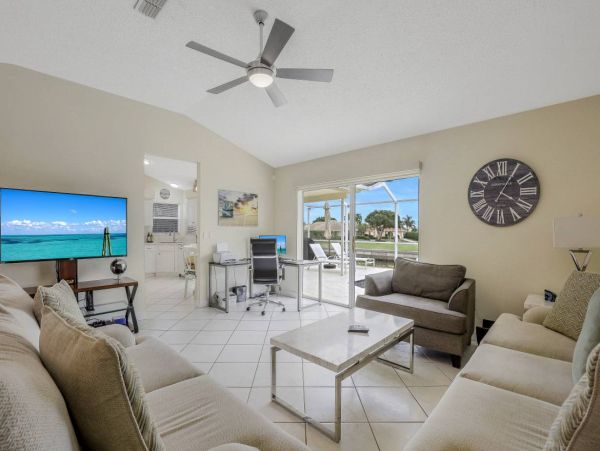 Maco Island Vacation Pool Home Sleeps 8 Guests Canal View
