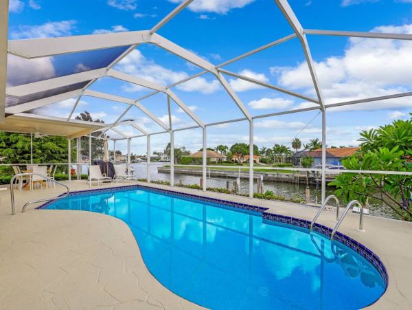 Maco Island Vacation Pool Home Sleeps 8 Guests Canal View