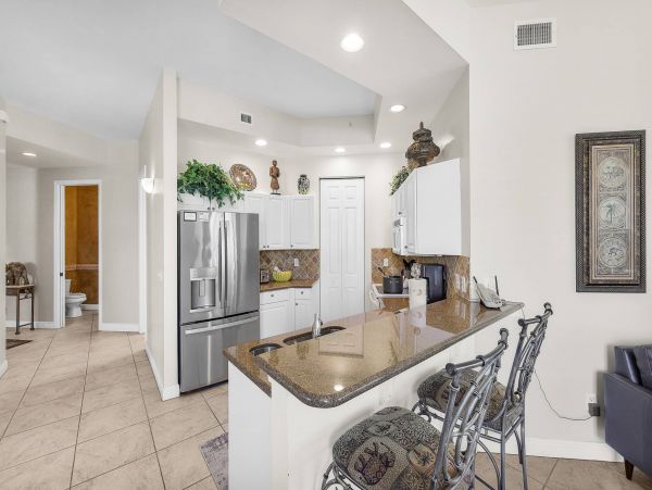 Marco Island Pool Condo Sleeps Six Guests