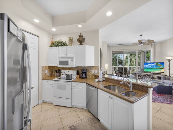 Marco Island Pool Condo Sleeps Six Guests