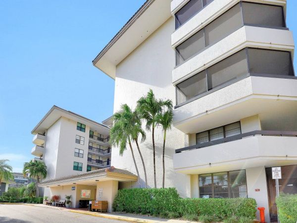 Marco Island Vacation Condo Across From Tigertail