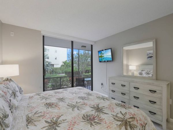 Marco Island Vacation Condo Across From Tigertail