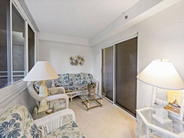 Coastal Bliss Meets Comfort in This Marco Island Beachfront Getaway