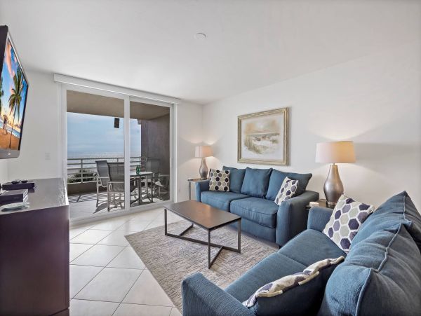 Coastal Bliss Meets Comfort in This Marco Island Beachfront Getaway