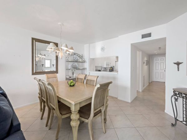 Coastal Bliss Meets Comfort in This Marco Island Beachfront Getaway