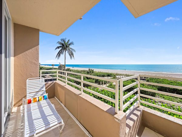 Coastal Bliss Meets Comfort in This Marco Island Beachfront Getaway