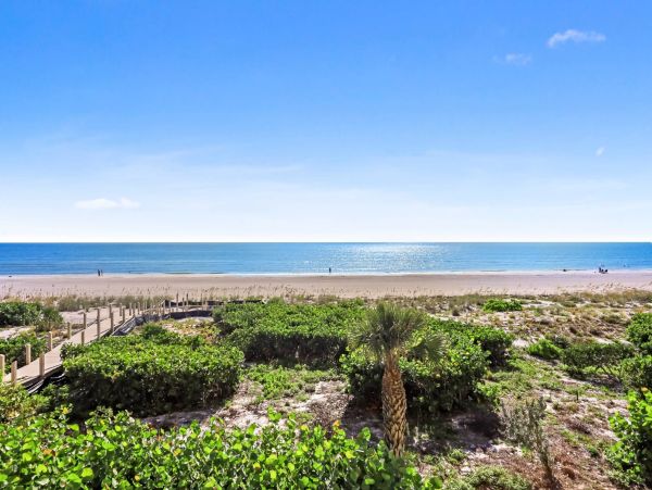 Coastal Bliss Meets Comfort in This Marco Island Beachfront Getaway