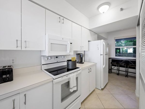Coastal Bliss Meets Comfort in This Marco Island Beachfront Getaway