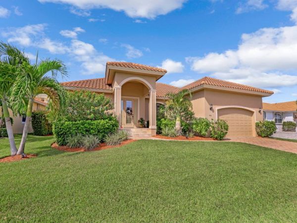 Great Marco Island Vacation Home With Caged Pool & Hot Tub