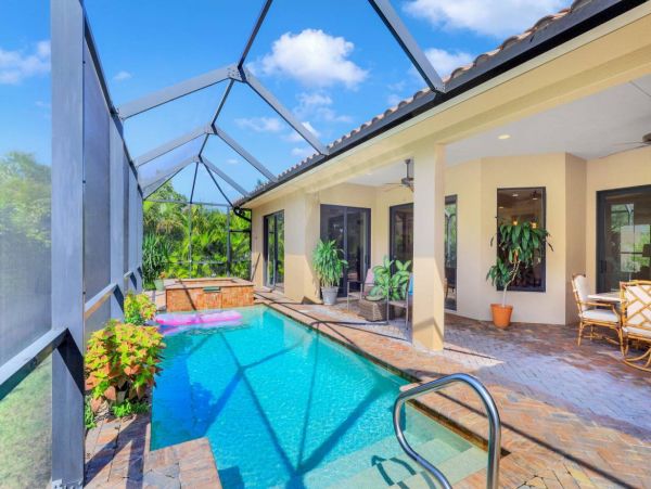 Great Marco Island Vacation Home With Caged Pool & Hot Tub