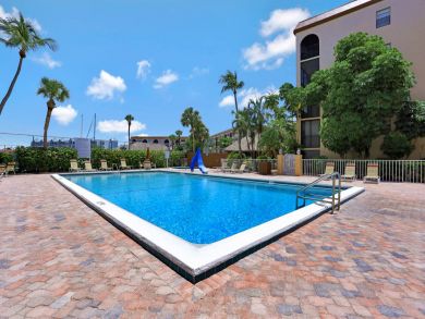 Luxurious Riverfront Condo Luxurious Riverfront Condo