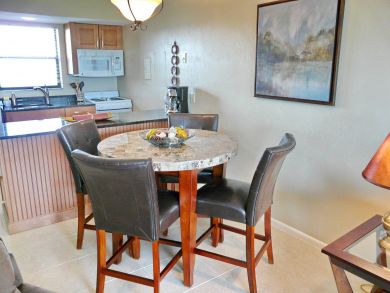 Luxurious Riverfront Condo Luxurious Riverfront Condo