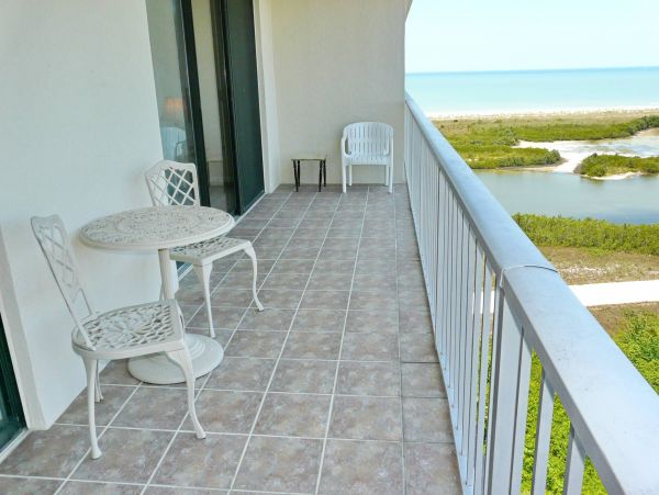 Marco Island Value Priced Beach Condo Sleeps 4 - Pool