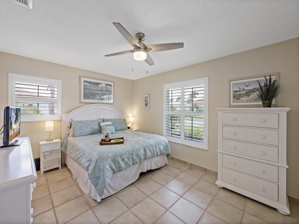 Marco Island Pool Vacation Home Walk to Beach 3 Bedrooms