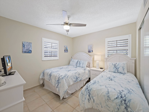 Marco Island Pool Vacation Home Walk to Beach 3 Bedrooms