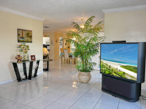 Marco Island Vacation Rental Home Three Bedrooms Sleeps 7