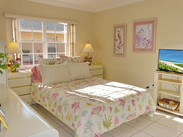 Marco Island Vacation Rental Home Three Bedrooms Sleeps 7