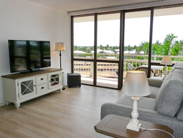 Two bedroom Beach front Condo In Marco Island