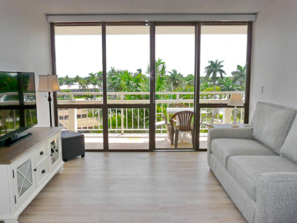 Two bedroom Beach front Condo In Marco Island