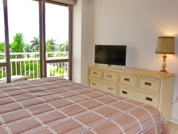 Two bedroom Beach front Condo In Marco Island